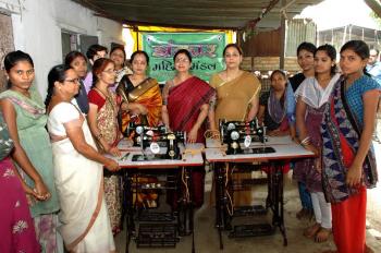 Jhankae Mahila Mandal of WCL donated Sewing Machines