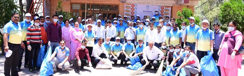 SJVN Undertakes Cleanliness Drive at Sankat Mochan Temple