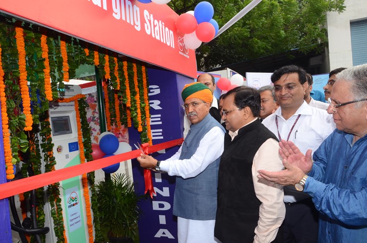 Shri Arjun Ram Meghwal Minister of State for Heavy Industries and Public Enterprises Inaugurated DC-001 Fast Charging Infrastructure