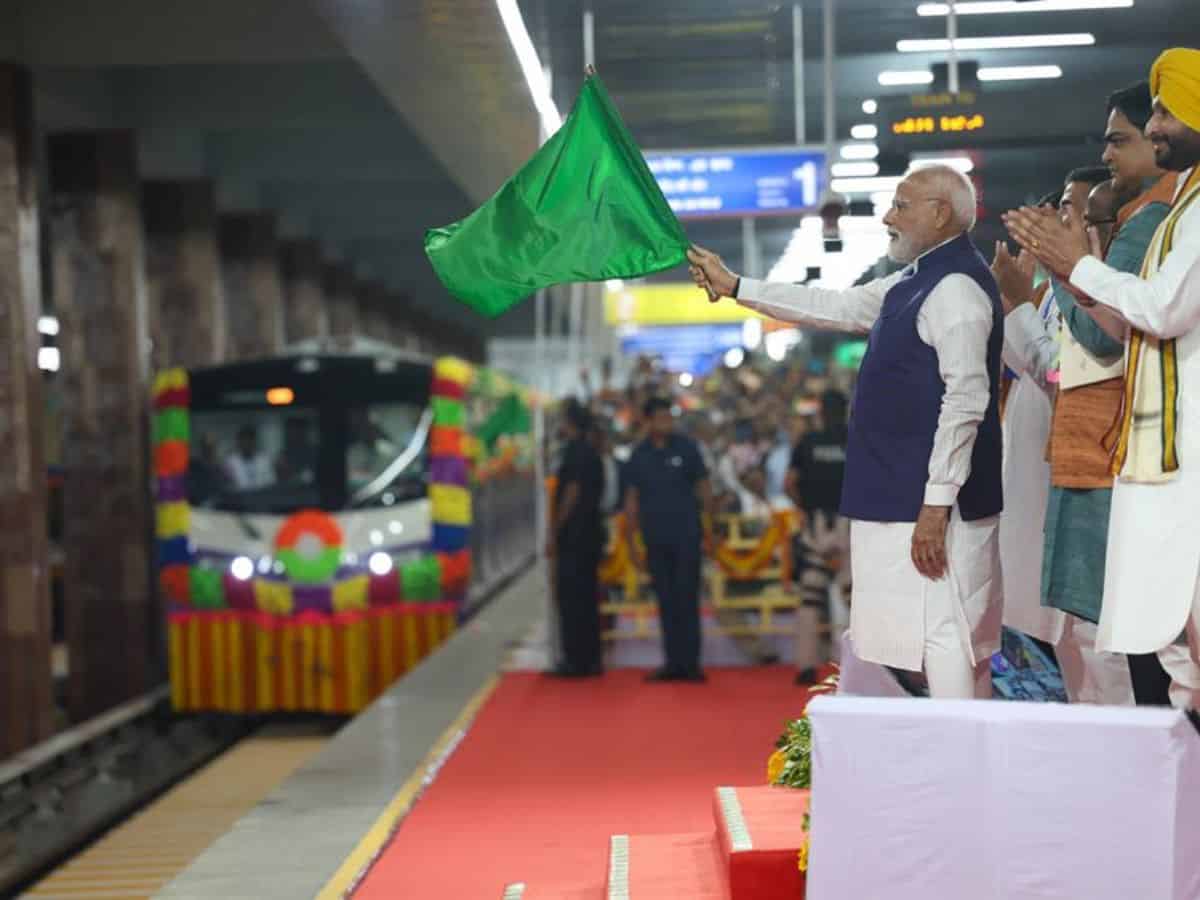 PM Narendra Modi launches projects worth Rs 5,200 crore in Kolkata
