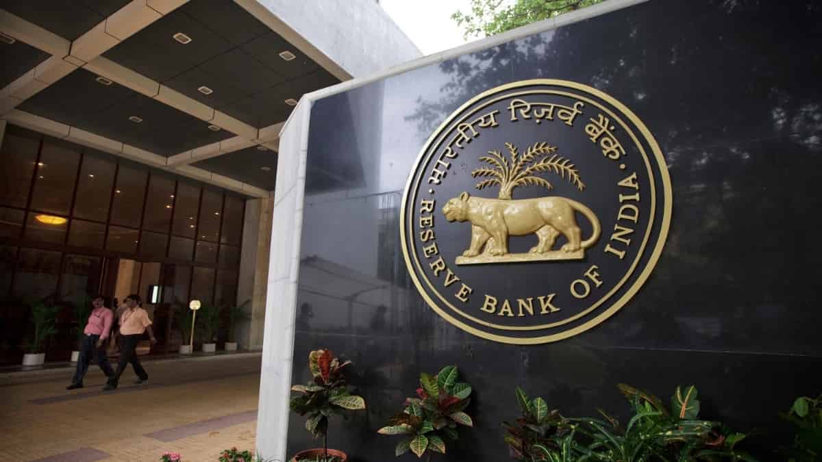 RBI Moves to De-Register Private NBFCs: A Push for 'Light-Touch' Regulation
