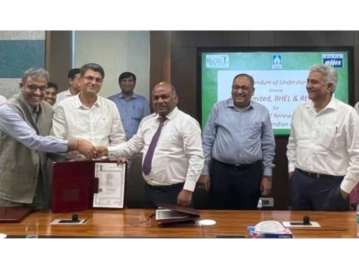 Landmark MoU between SJVN, REMC and BHEL; will develop RE Projects for Indian Railway