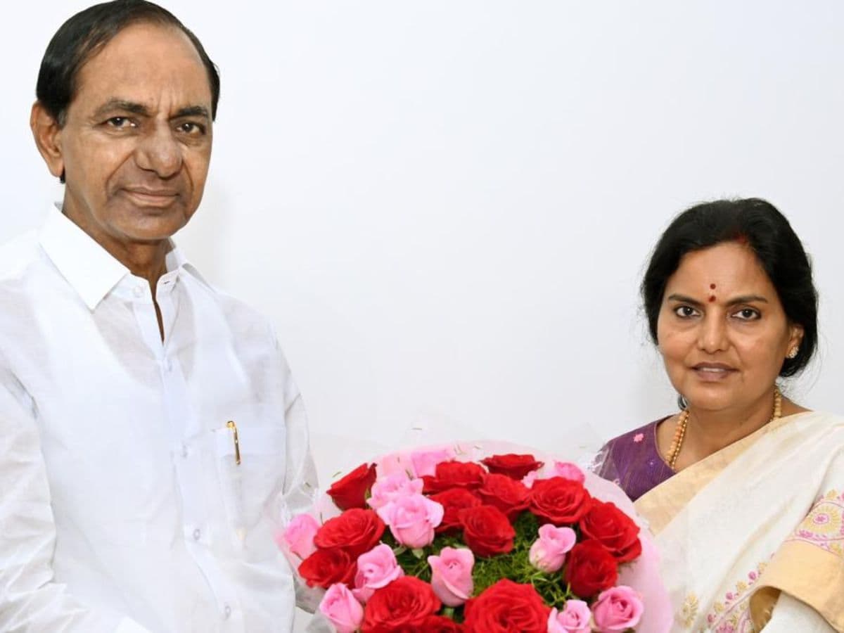 A Shanti Kumari became the first Women to takes charge as Chief Secretary of Telangana