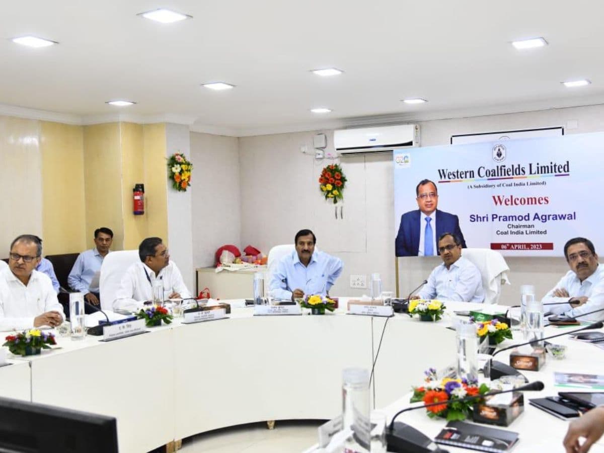 Chairman of Coal India Limited held review meeting of WCL