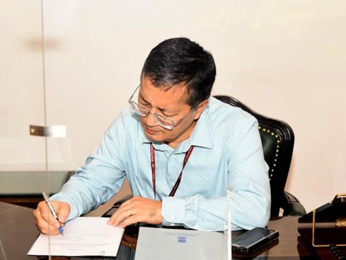 Vumlunmang Vualnam takes charge as Secretary, Ministry of Civil Aviation