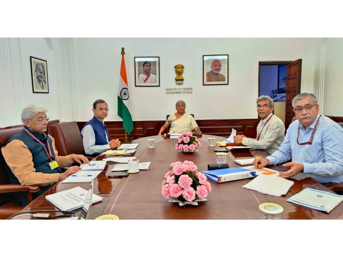 Finance Minister focused on need for 'Improving Tax Payer Services' at Meeting with CBIC