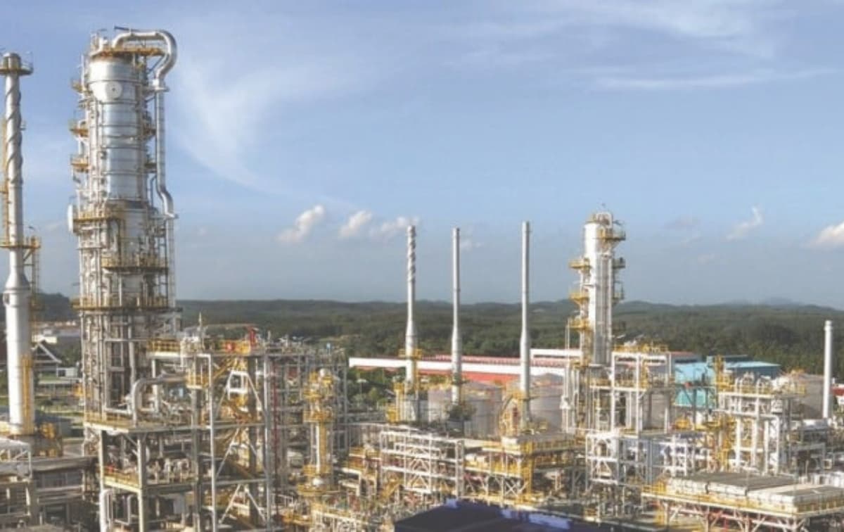 HPCL Commissions World’s First LC-Max Unit at Visakh Refinery, Boosts Distillate Output & Profitability - PSU Connect News