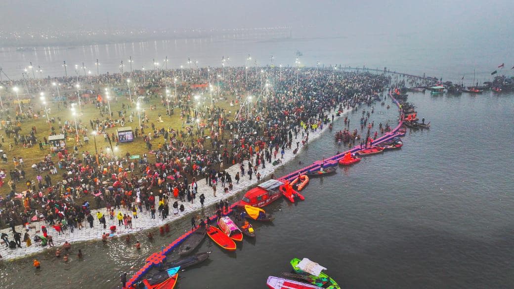 Mahakumbh 2025 begins: Devotees took first bath in Prayagraj Sangam, followed by Shahi snan tommorow