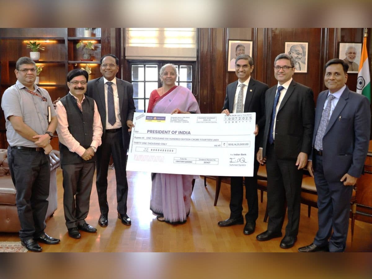 Indian Bank handed over Rs 1,616.14 crore dividend cheque to Finance Minister