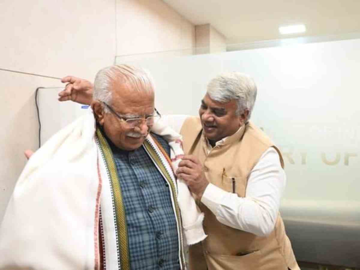 NHPC CMD felicitates Power Minister Manohar Lal Khattar