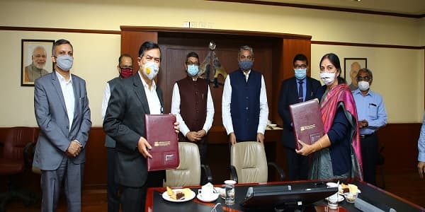 AAI signed an MoU with NTPC for solar power plants and e-vehicles