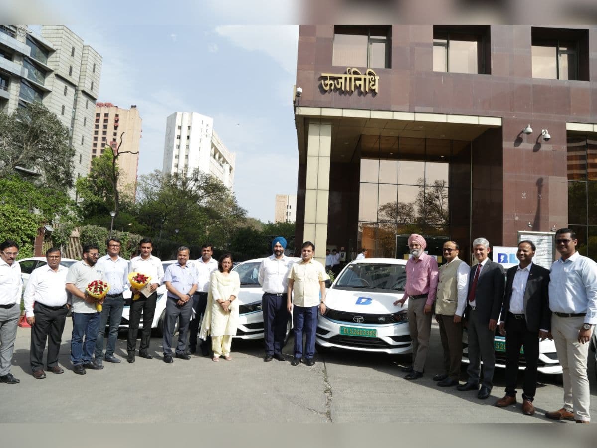 PFC Approves Rs. 633 Crores for 5000 EVs and 1000 EV Cargo Vehicles in Delhi