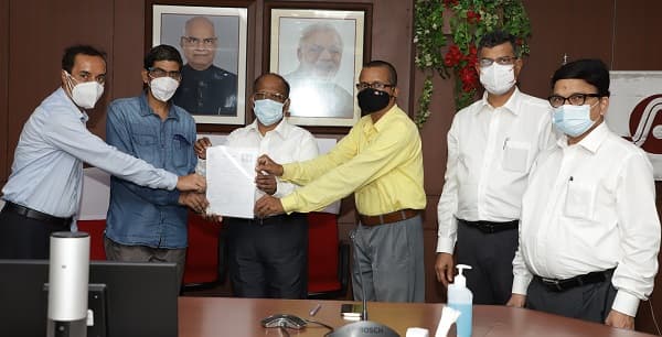 EPFO hands over Pension Payment Order to superannuating employees of NALCO