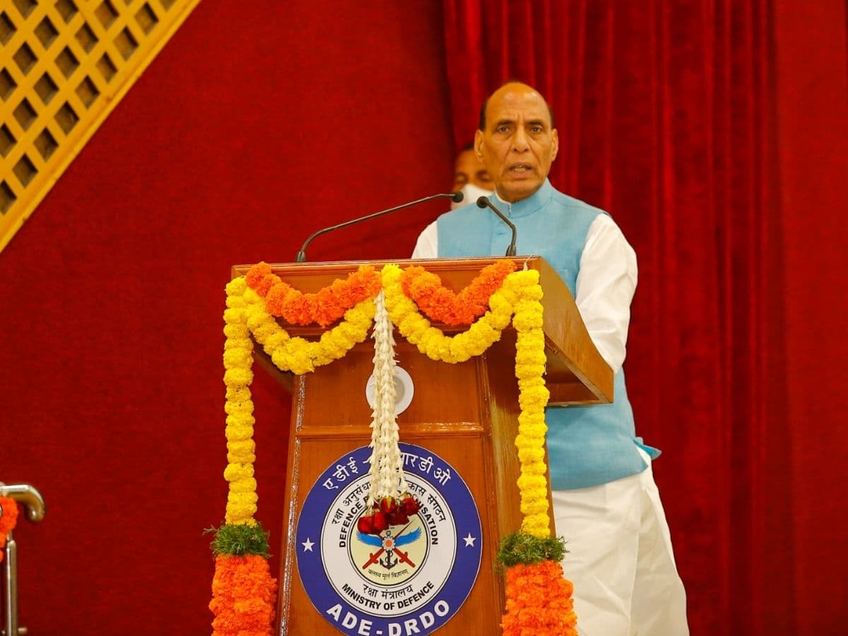 Raksha Mantri flagged-in the Indian Army Skiing Expedition, ARMEX-21