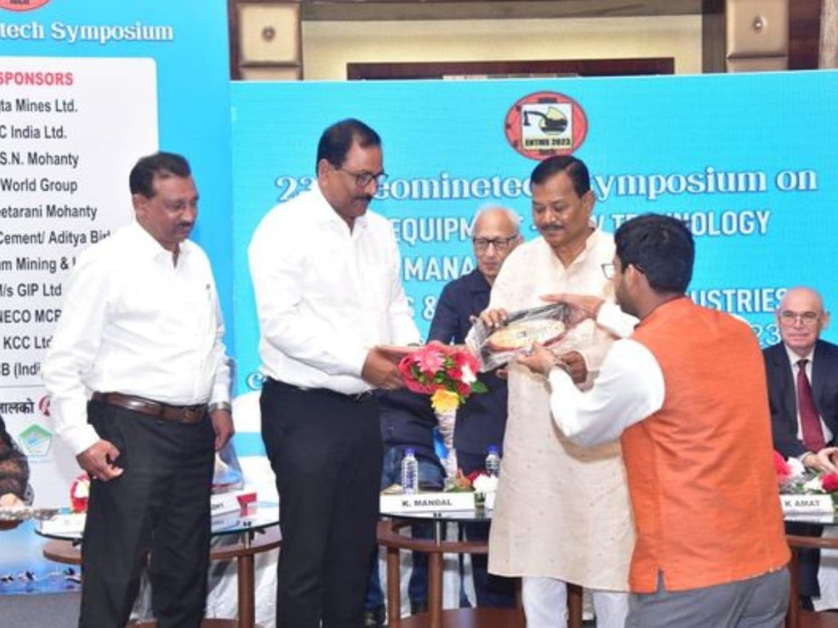 Mr. Ranjan Prasad Shah, Dipka area- GM bagged Geominetech-Yellow Sapphire Overall Production Glitter Award