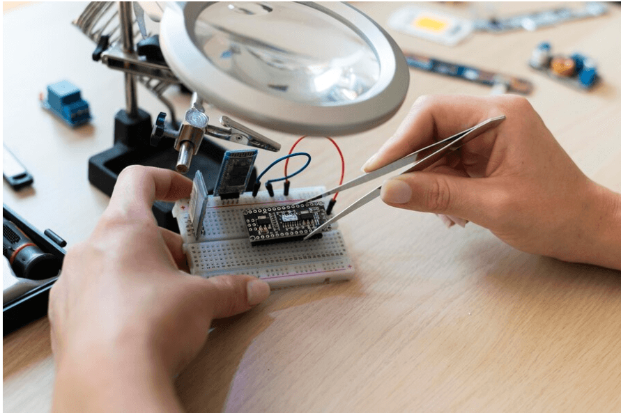 SCL’s team working on complex semiconductor designs and testing.