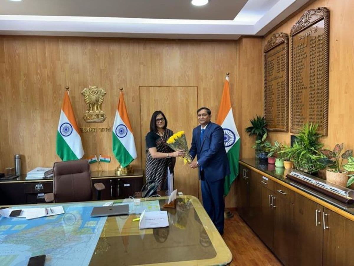 Shantanu Roy, CMD BEML, Met Jaya Verma Sinha, Chief Executive & Chairperson, Railway Board