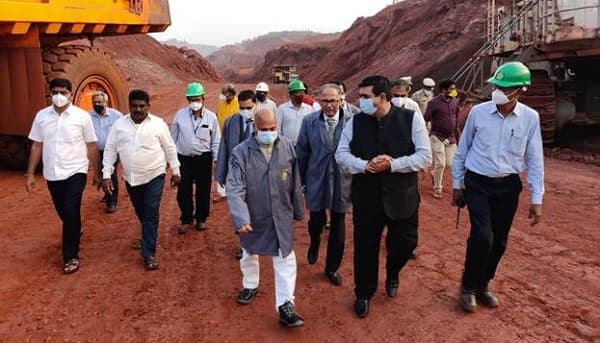 Steel Minister visits NMDC Iron Ore Mines; exhorts to aim 100 MT production capacity