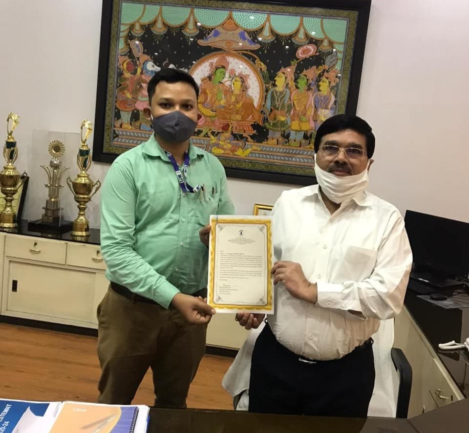 Shri BN Shukla CMD presented the certificate of appreciation of the chairman
