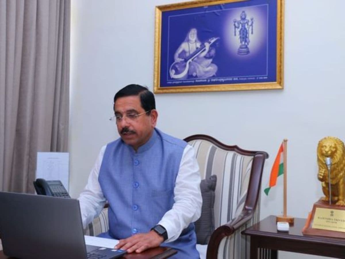 Pralhad Joshi's meet with officials of Power Generation Companies