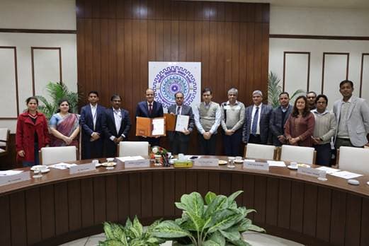 Centre for Development of Telematics (C-DOT) signs MoU with Indian Institute of Technology, Roorkee (IITR)
