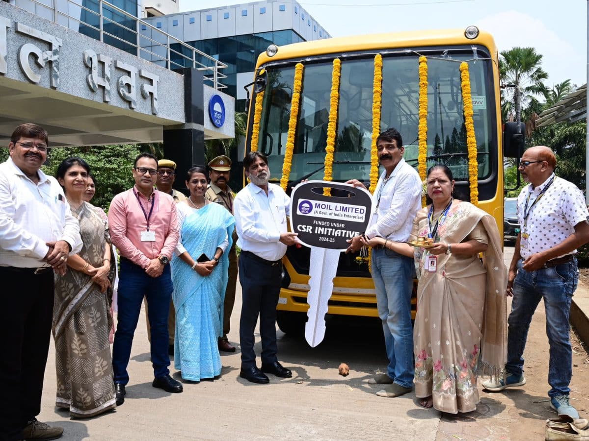 MOIL Donates 42 Seater Bus to Tejaswini Vidyalaya & Junior College, Koradi under CSR