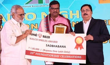Governor Ganeshi Lal gives away NALCO Smiles Award