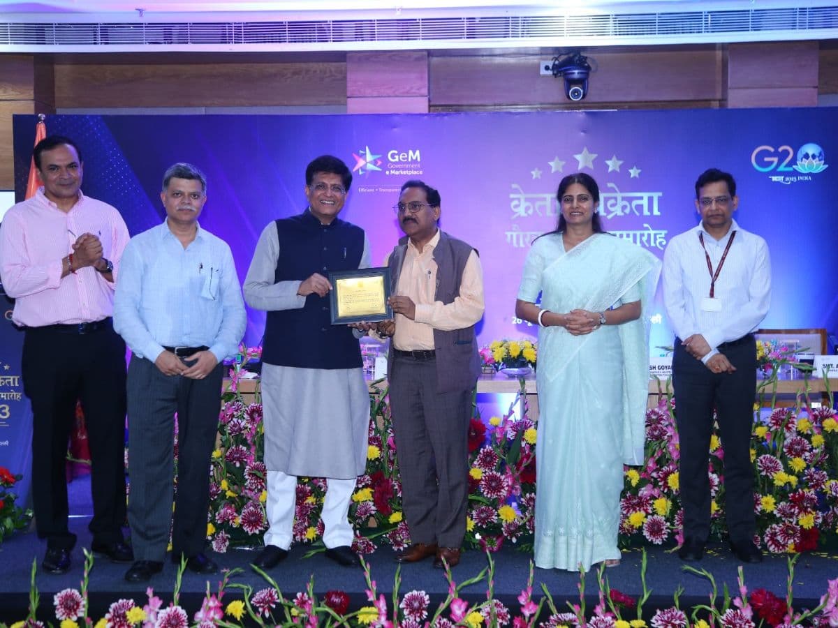 REC Limited conferred with Golden Award by GeM