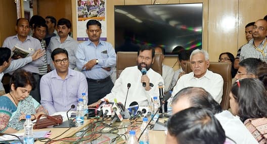 Shri Ram Vilas Paswan Addressing a Press Conference