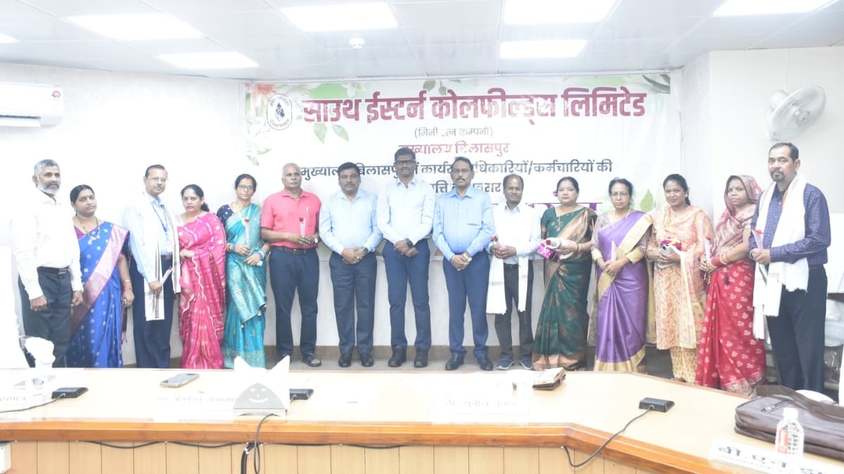 SECL Bids Farewell to 13 Employees Retiring from Headquarters, Honours Their Years of Dedicated Service