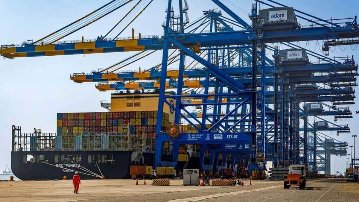 अडानी, NMDC और वेल ने गंगावारम पोर्ट पर भारत का सबसे बड़ा आयरन ओर हब बनाने के लिए MoU साइन किया