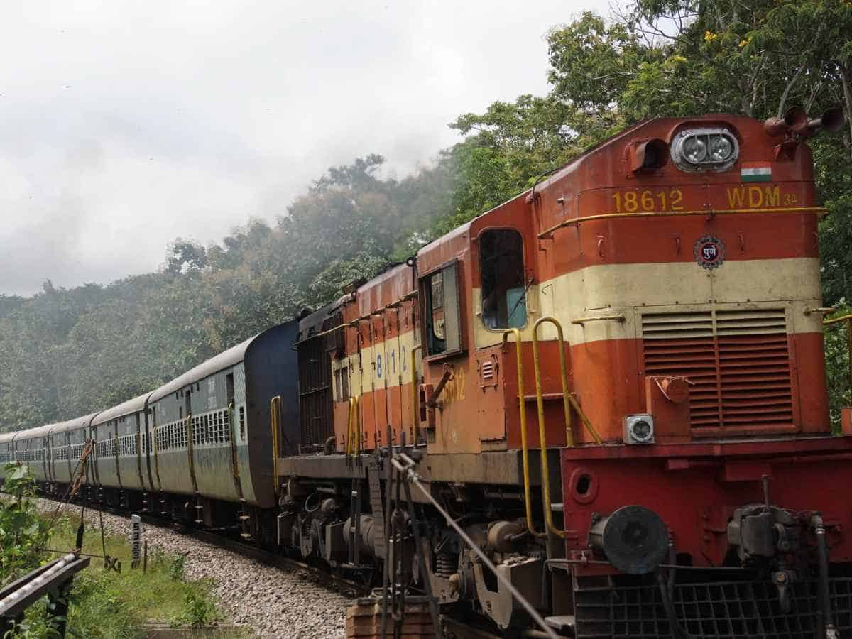 28 Trains Delayed, Dense Fog Impacts Prominent Flights