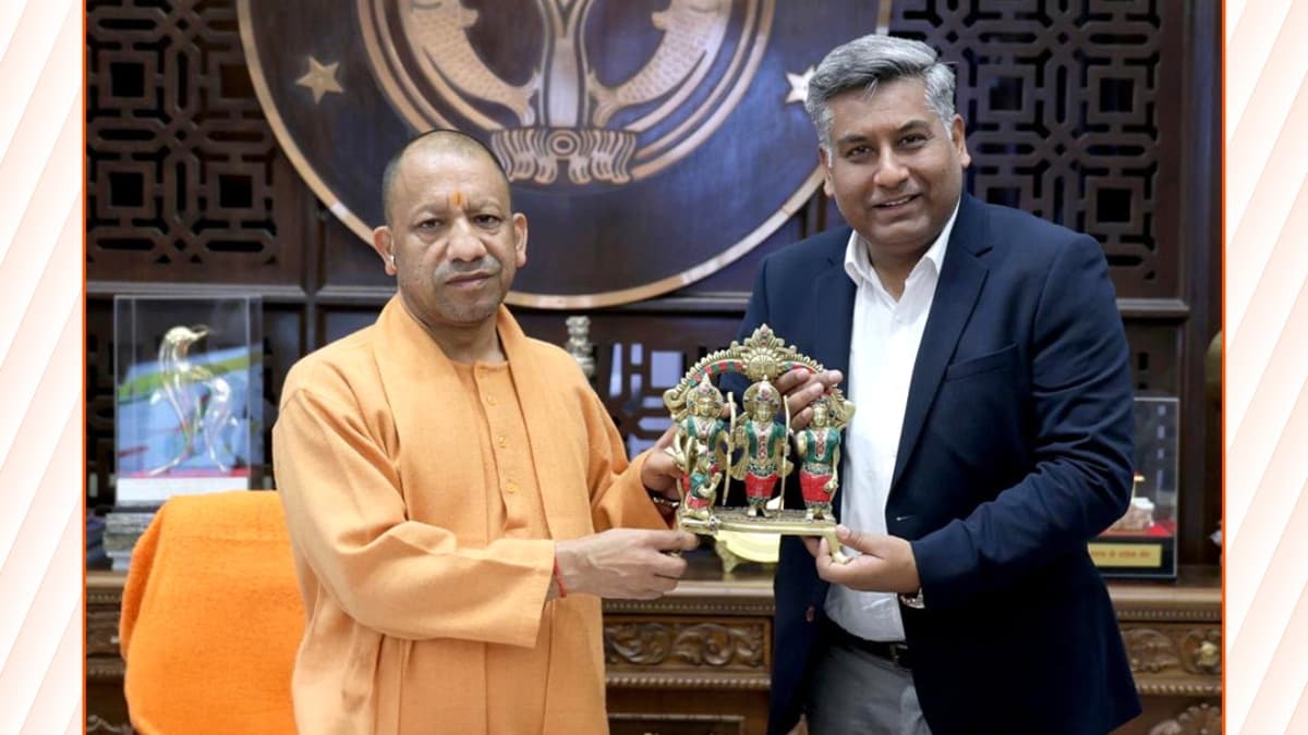 Bank of Baroda GM Meets UP CM Yogi Adityanath to Boost Western UP Development