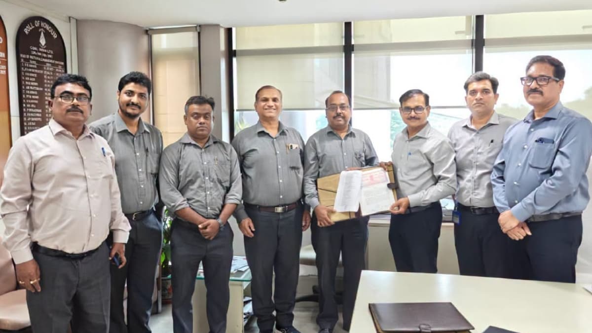 Coal India signs pact with BEML for trial induction of indigenous 485 HP wheel dozers