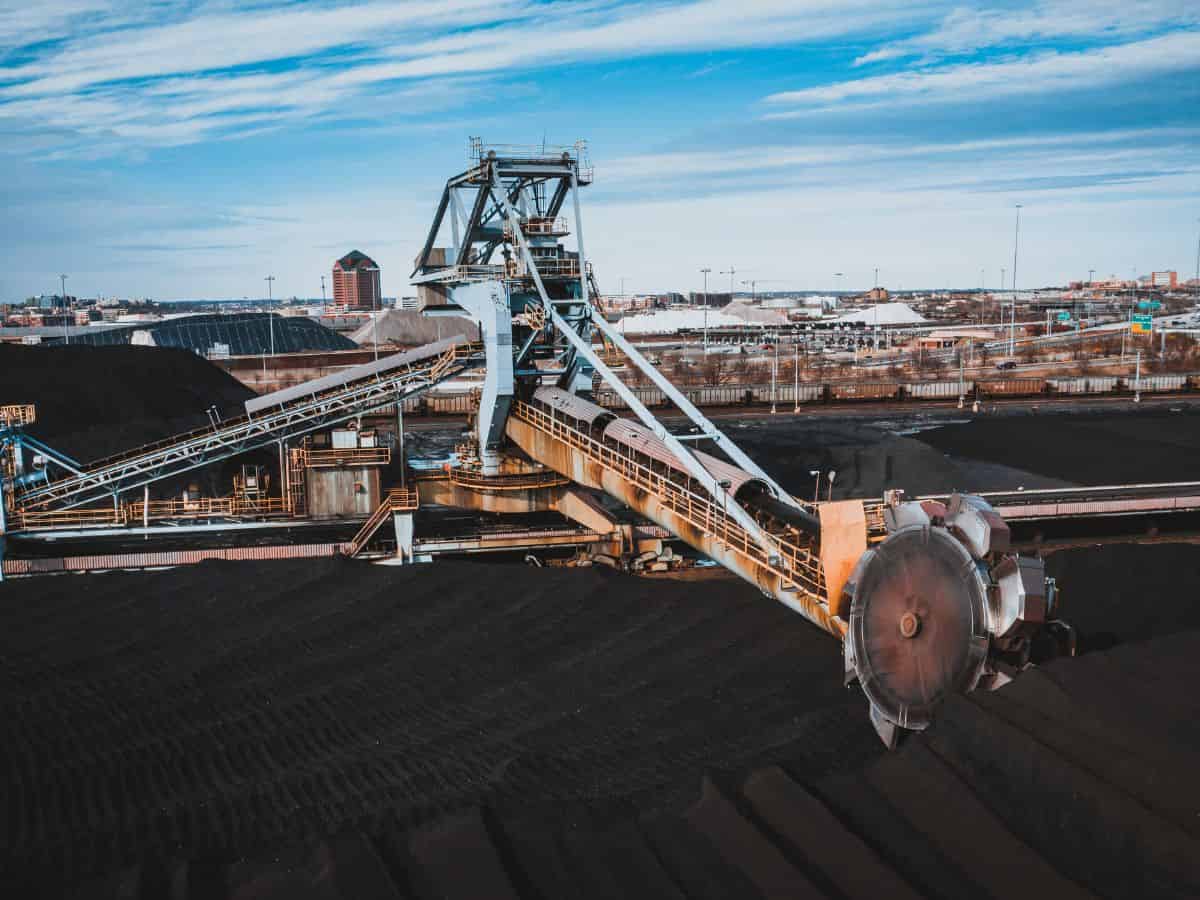 Coal Stock at 121.57 MT, with a YoY Growth of 36.2%