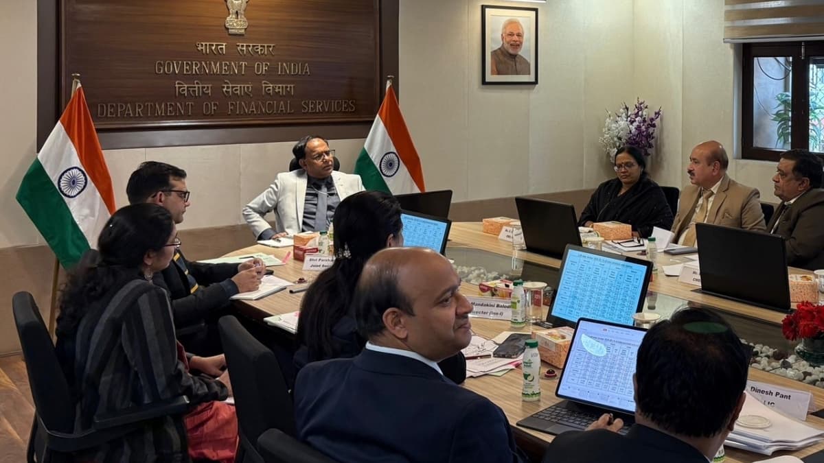 DFS Secretary Reviews Performance of Public Sector Insurance Companies