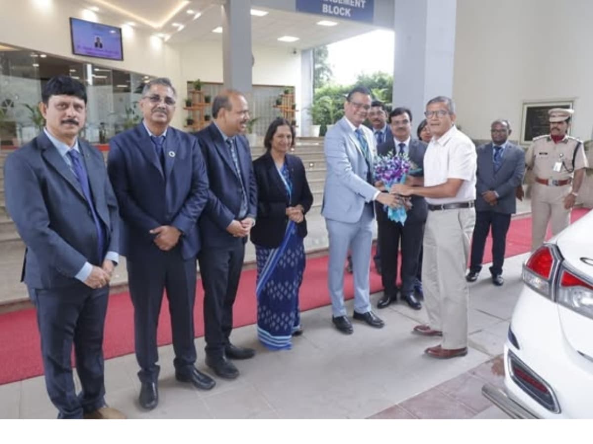 Mr Rajesh Kumar Singh, IAS, Defence Secretary, visited BEL's Ghaziabad Unit today