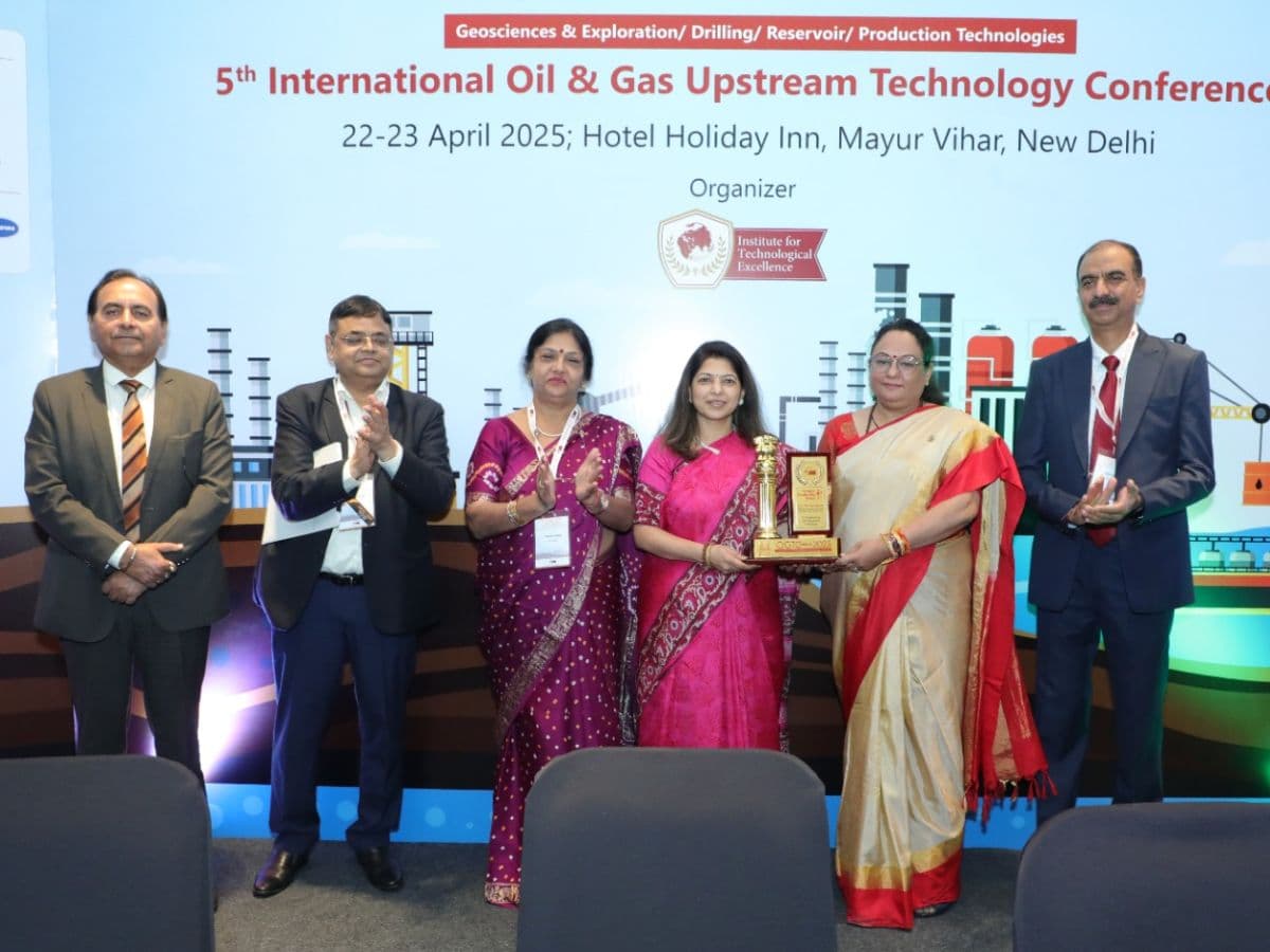 Leading Lady in Tech: EIL CMD Vartika Shukla Wins Prestigious Award