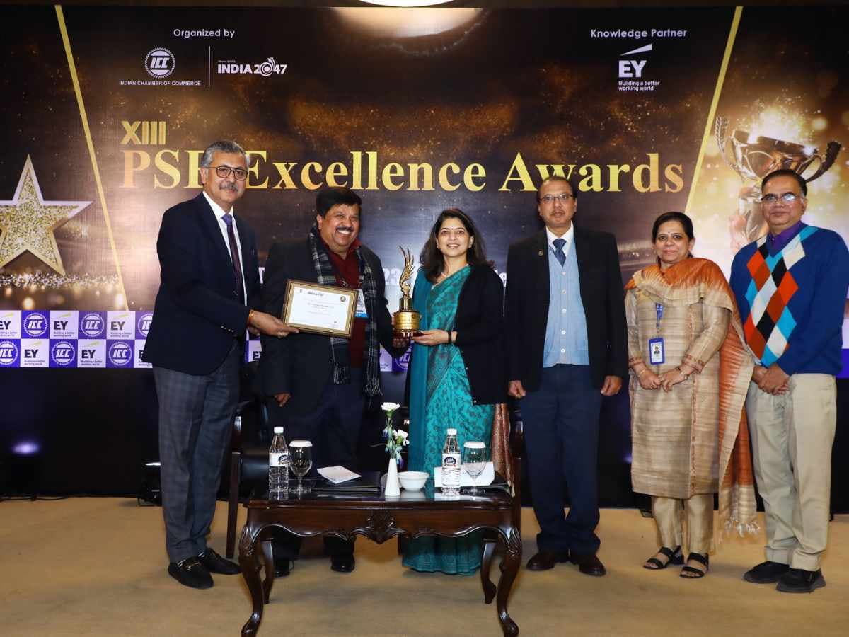 EIL CMD Vartika Shukla bestowed with 'CMD of the Year' award