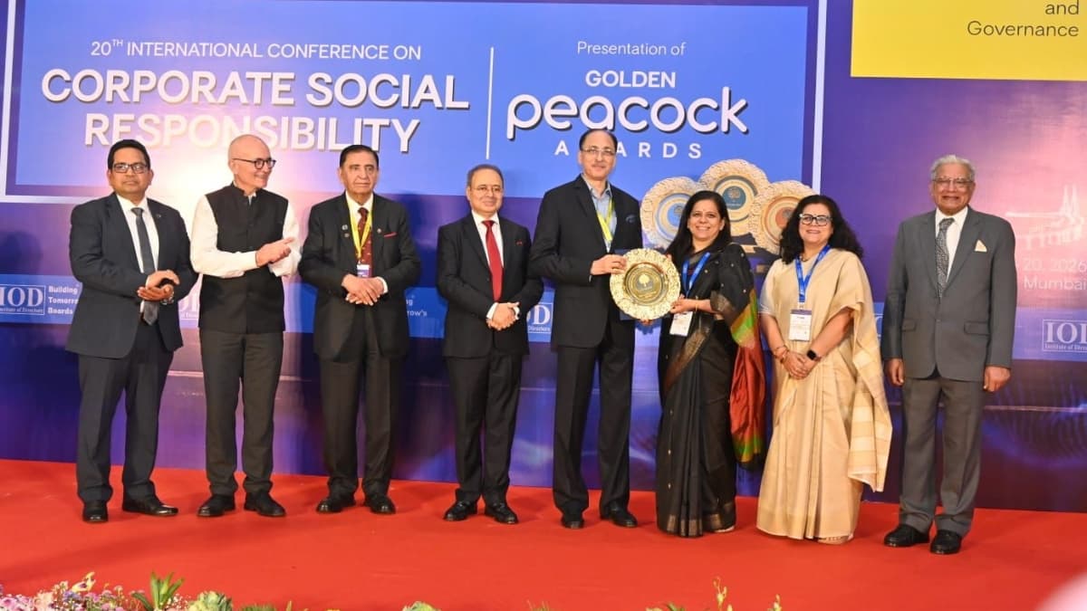 Engineers India Limited Wins Golden Peacock HR Excellence Award