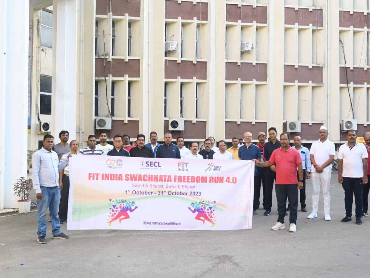 Fit India Sanitation Freedom Run 4.0 organises at SECL Headquarters