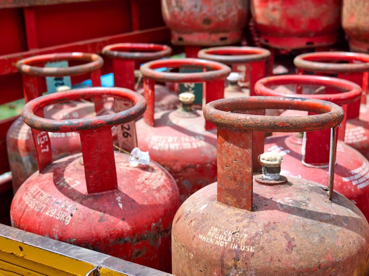 Govt rises LPG prices by Rs 50 per cylinder from April 8