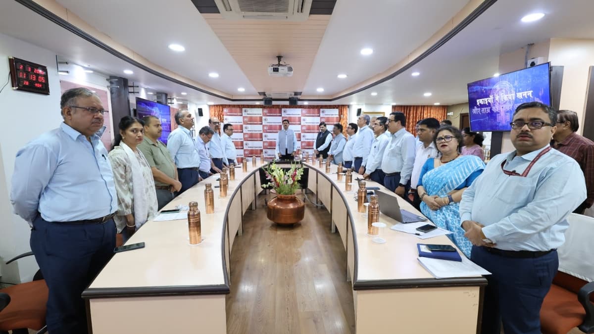 HCL Implements 'Seva Sankalp' Resolution: Senior Officers Meet at Tamra Bhavan, Kolkata