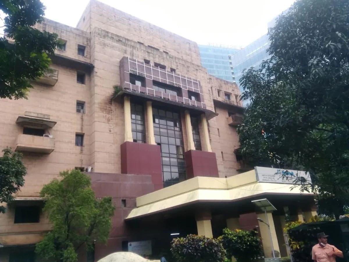 HMT Limited Faces Fines from BSE and NSE for Delayed Financial Results