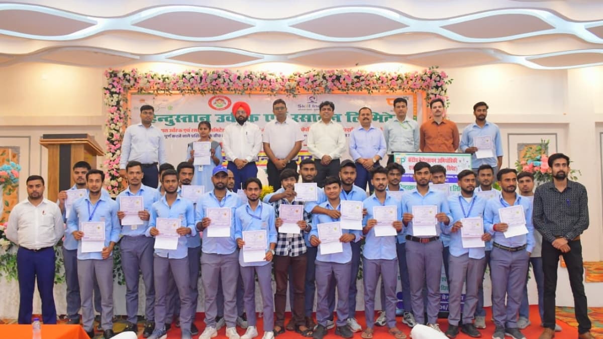 HURL Barauni Organizes Valedictory Ceremony of Project Saksham 2.0