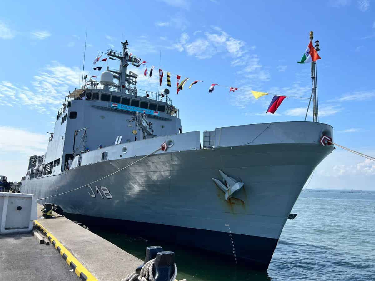 GRSE built INS Sandhayak entered Singapore for its National Day