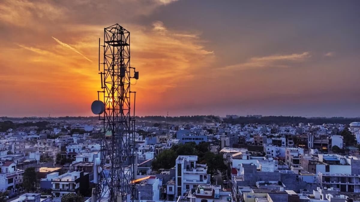 India Ratings Maintains MTNL's ₹17,571 Crore Bonds on 'Rating Watch Negative'