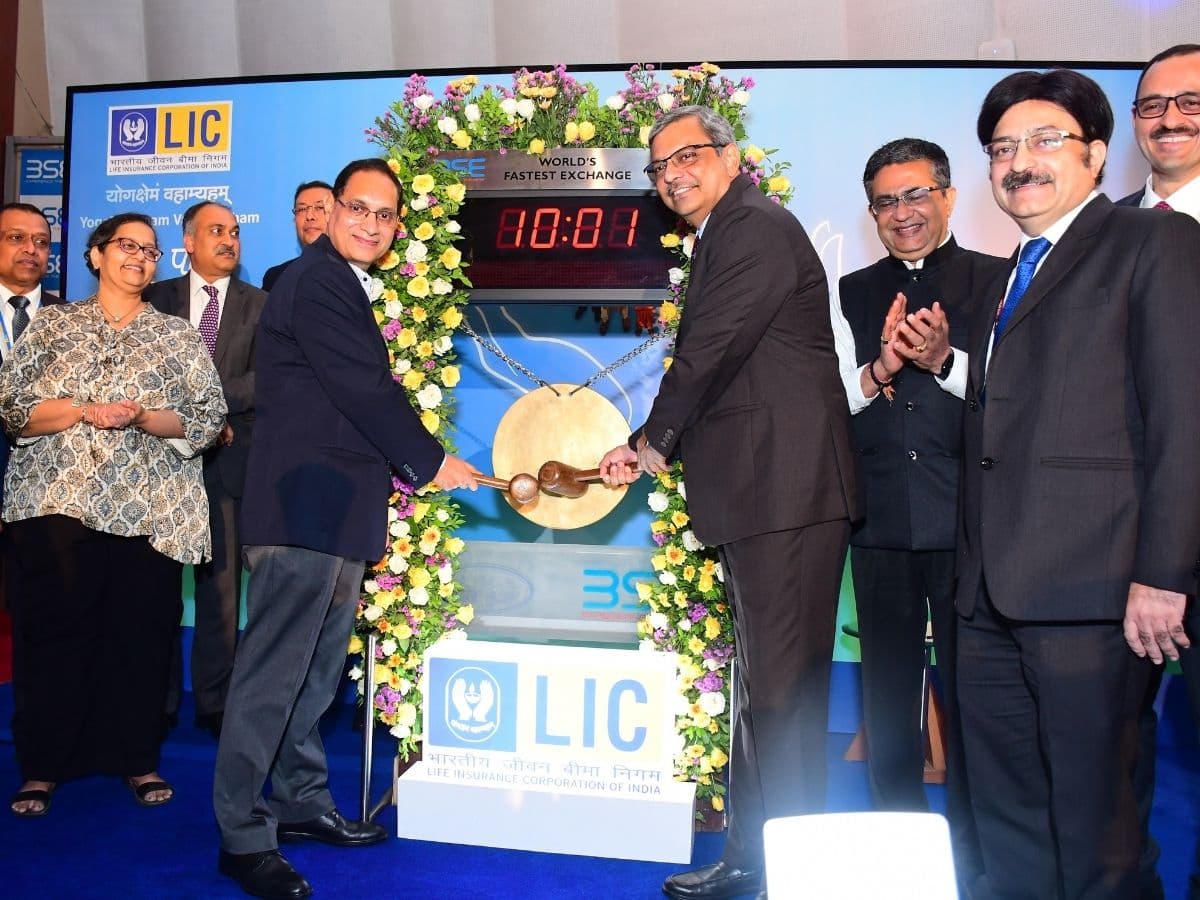 India’s biggest IPO LIC lists, closes at Rs 875.45 on BSE and Rs 875.25 on NSE on debut