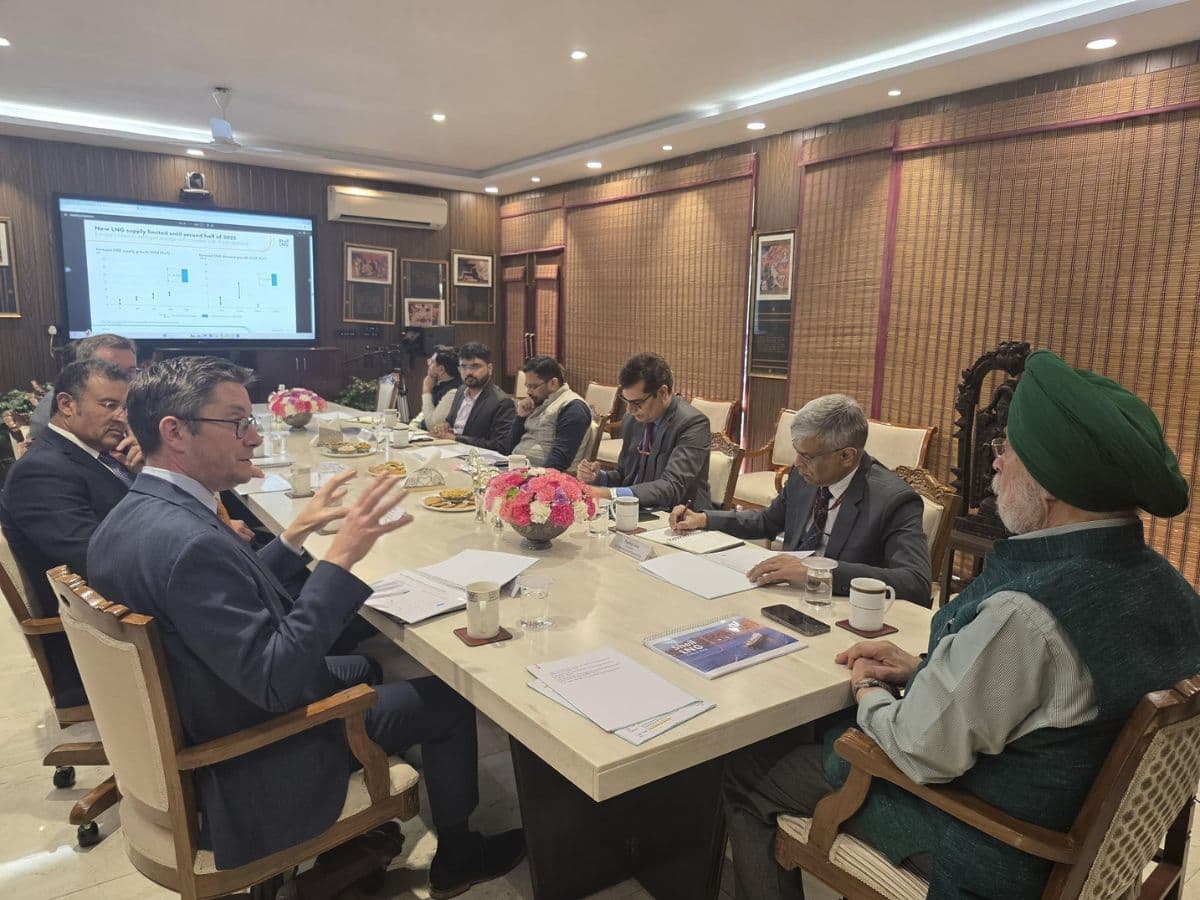 India is expected to have around 17,500 CNG stations & about 120 million PNG connections by 2030: Hardeep S. Puri