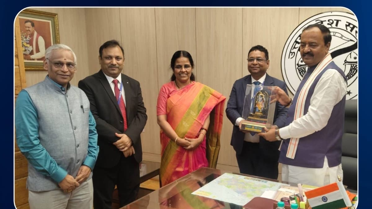 Indian Bank Executive Director Meets UP Leadership, Supports Robotics-Assisted Surgeries at KGMU